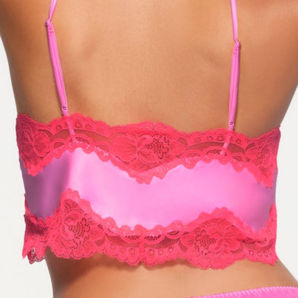 Skims Top & Skirt - Picture 4 of 8